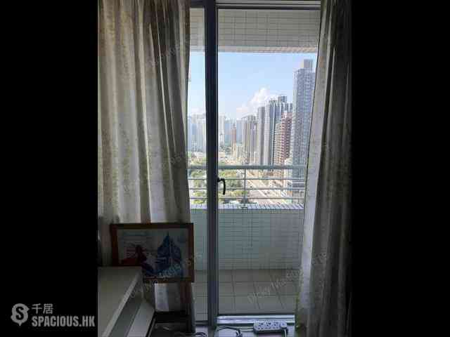 Tai Kok Tsui - Metro Harbour View 03