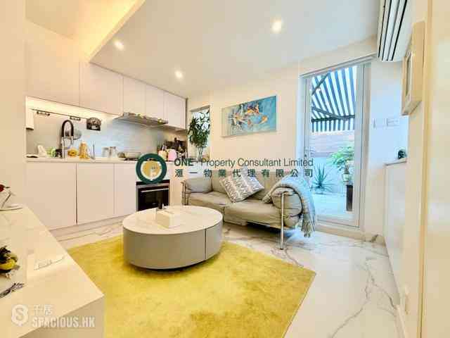 Sai Ying Pun - Fook Moon Building 01
