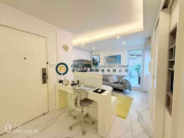Sai Ying Pun - Fook Moon Building 02