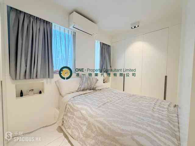 Sai Ying Pun - Fook Moon Building 07