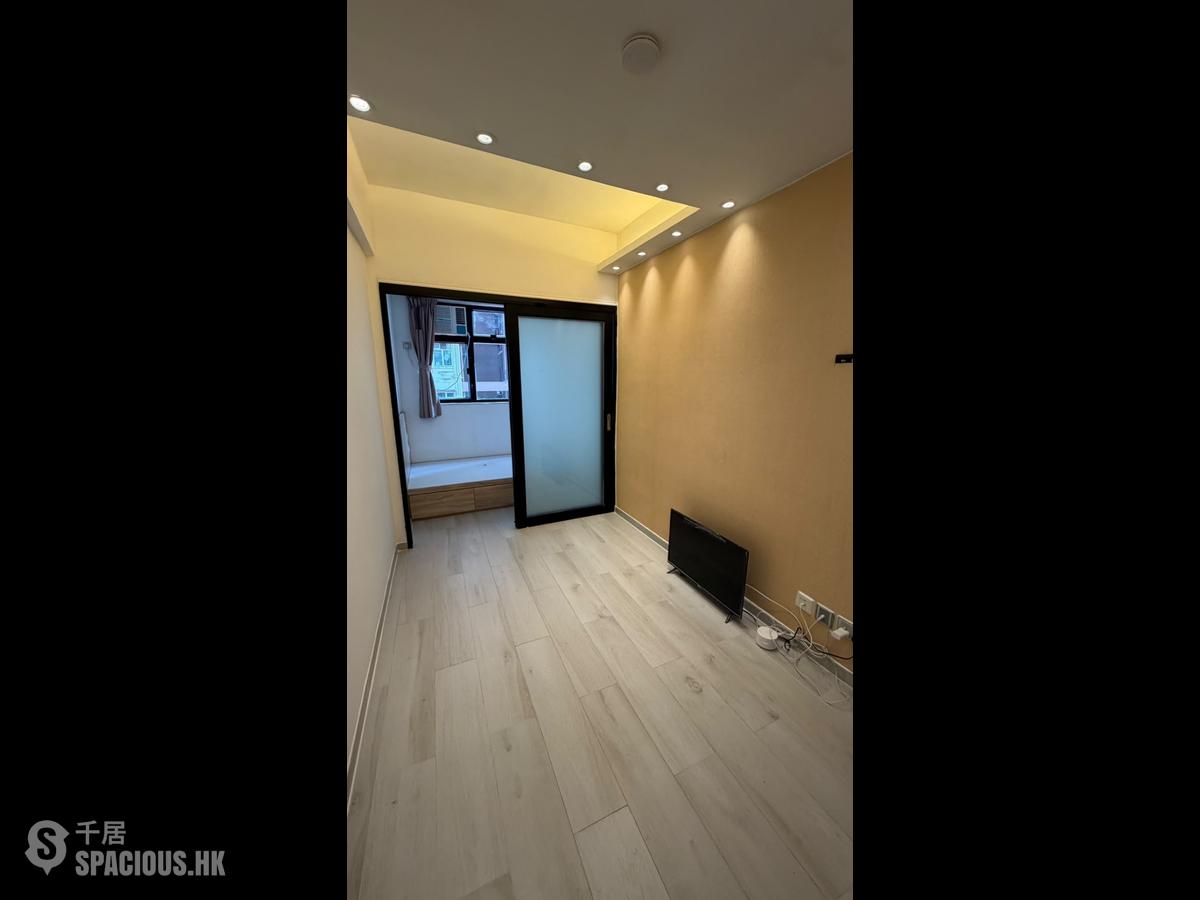 Mong Kok - Yuen Fat Building 01