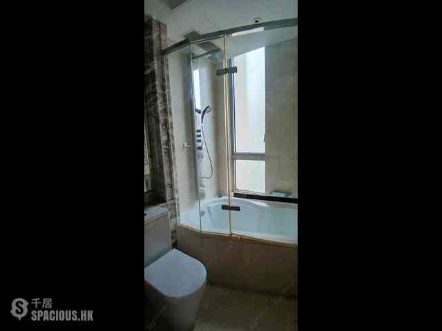 Wan Chai - The Avenue Phase 2 Block 2 08
