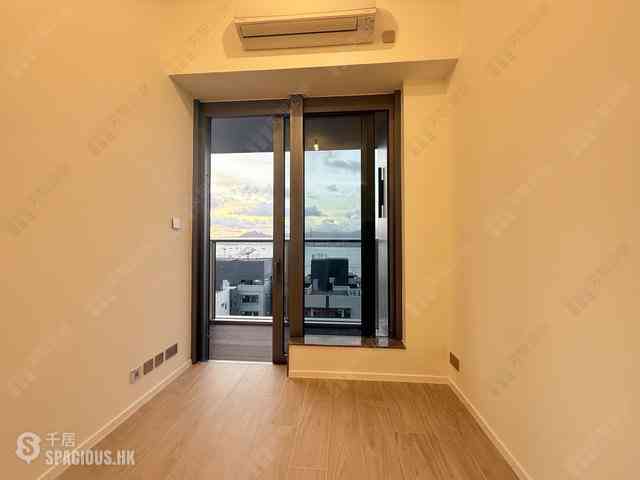 Sai Ying Pun - Des Voeux W Residence 03