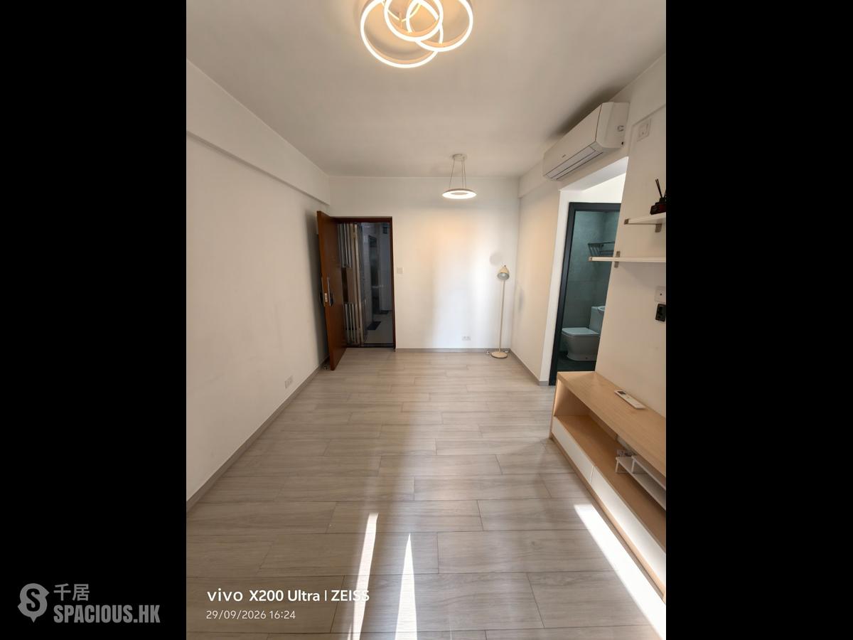 Kennedy Town - Luen Yau Apartments 01