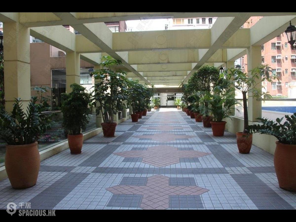 Mid Levels Central - Elegant Terrace Block 1 01