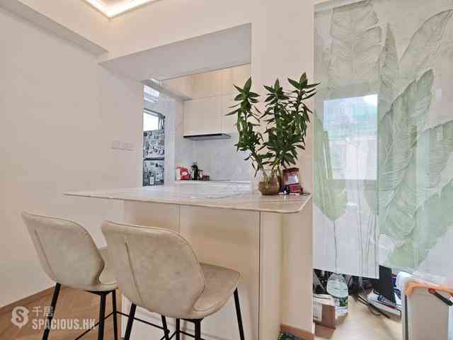 Sheung Wan - Shun Loong Building 08