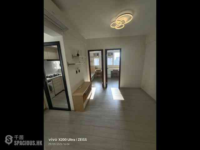 Kennedy Town - Luen Yau Apartments 01