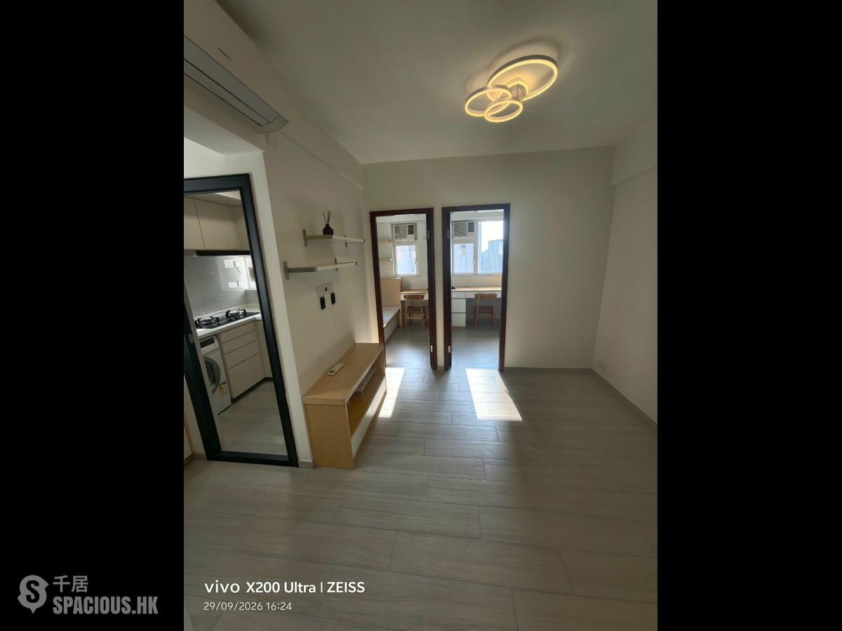 Kennedy Town - Luen Yau Apartments 01