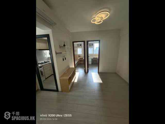 Kennedy Town - Luen Yau Apartments 01