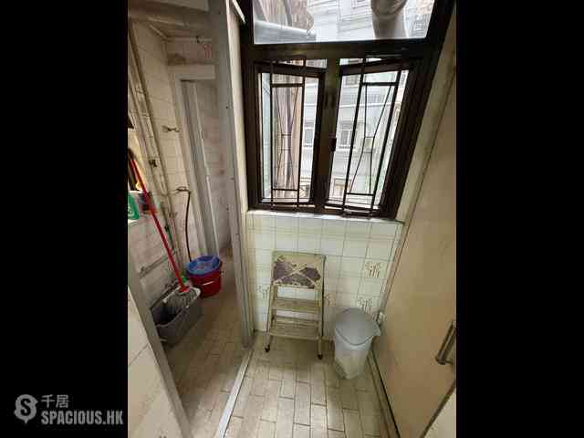 Mid Levels West - Sung Ling Mansion 07