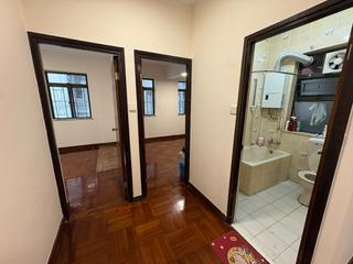 Mid Levels West - Sung Ling Mansion 10