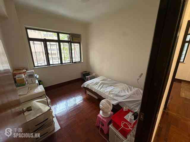 Mid Levels West - Sung Ling Mansion 11