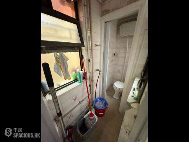 Mid Levels West - Sung Ling Mansion 12