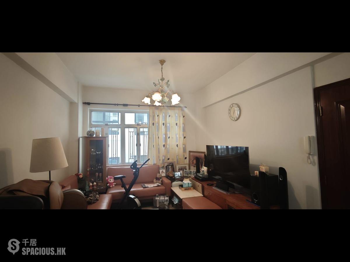 Mid Levels West - Ping On Mansion 01