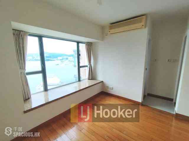 Sheung Wan - Queen's Terrace 01