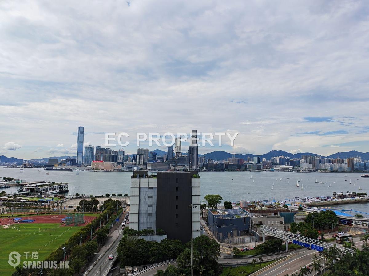 Wan Chai - The Gloucester 01