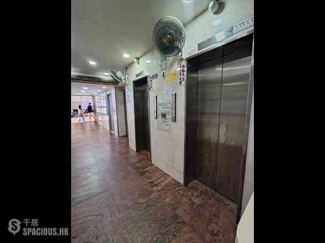 Mong Kok - Wing Wah Building 01