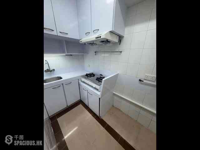 Sham Shui Po - Golden Court 05