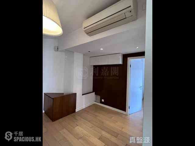 Mid Levels Central - The Icon 03