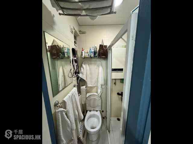 Shau Kei Wan - Ka Fook Building 06