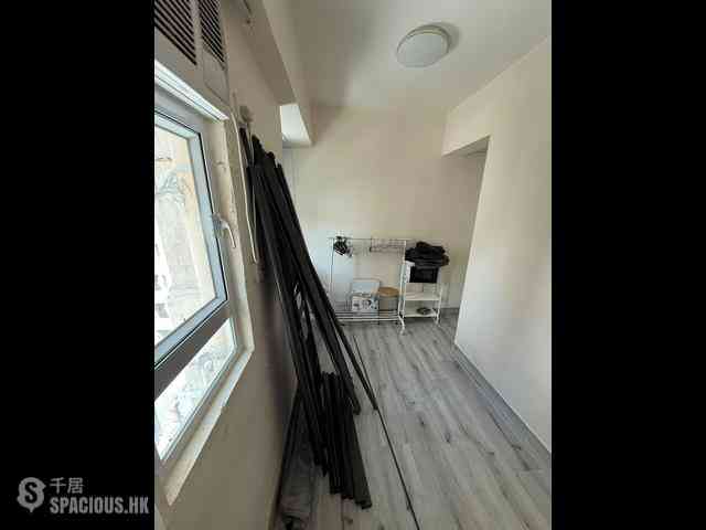 Sheung Wan - Des Voeux Building 02
