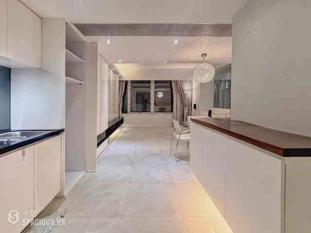 Wan Chai - Convention Plaza Apartments 04