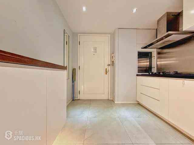 Wan Chai - Convention Plaza Apartments 05