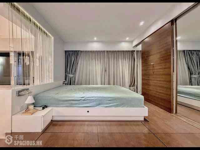 Wan Chai - Convention Plaza Apartments 06
