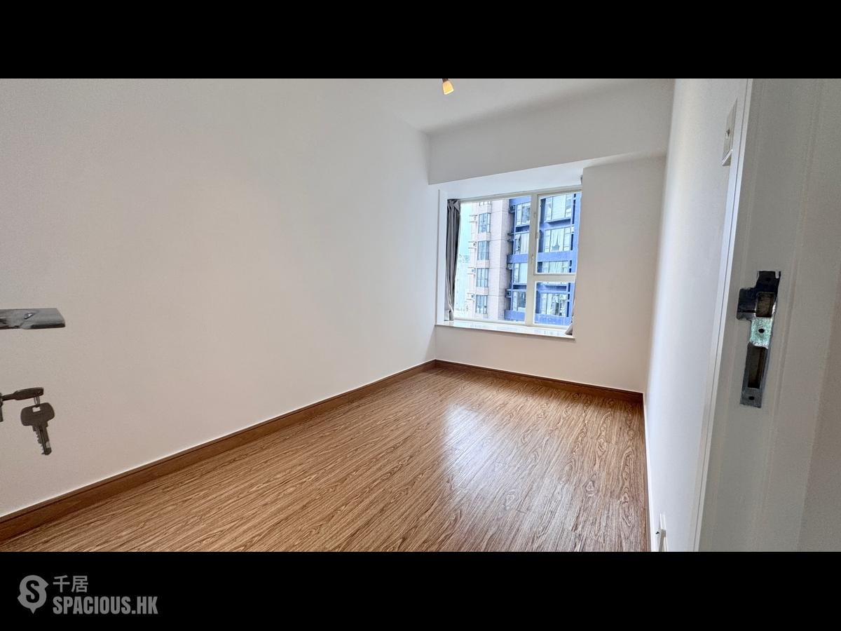 Soho - Centrestage 01