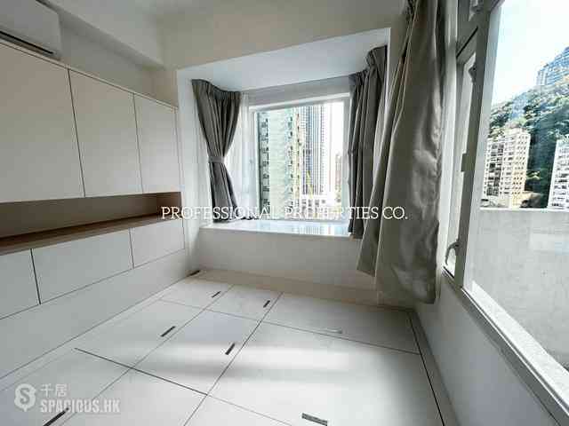 Wan Chai - Vincent Mansion 02