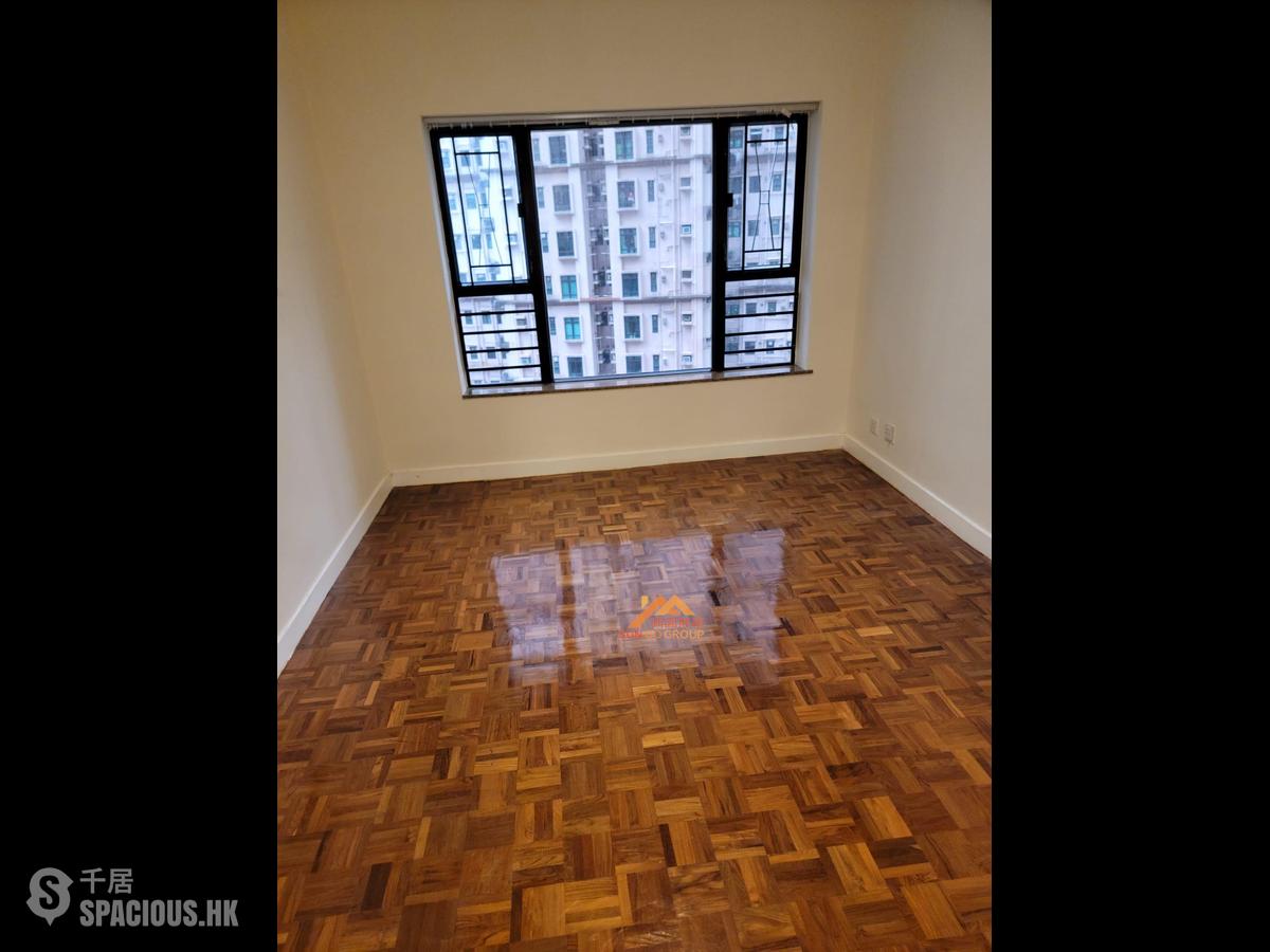 Mid Levels Central - Flourish Court 01