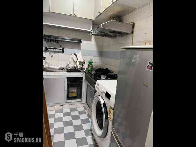 Tai Hang - Dragon Centre 02