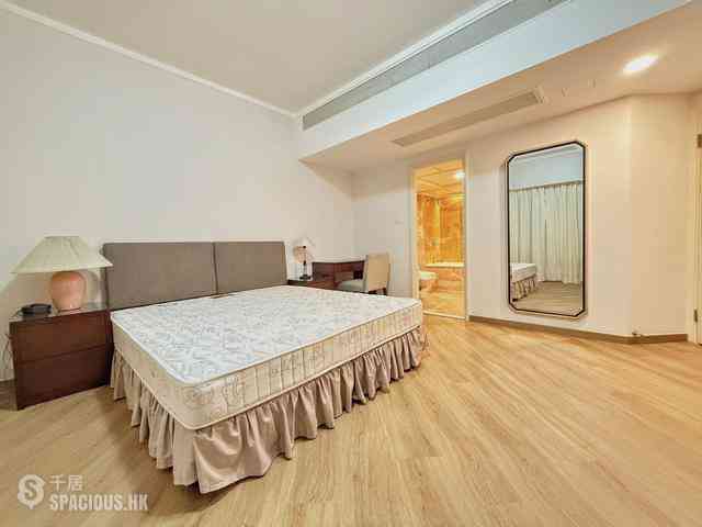 Wan Chai - Convention Plaza Apartments 03