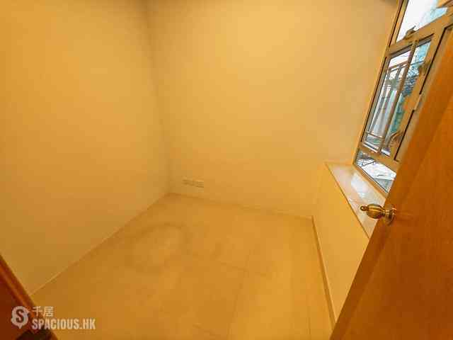 Quarry Bay - Kam Hoi Mansion 08