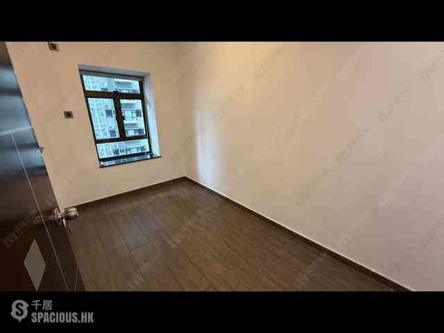 Mid Levels Central - Maxluck Court 05