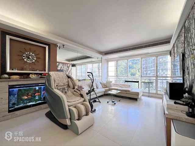 Mid Levels Central - Clovelly Court 01