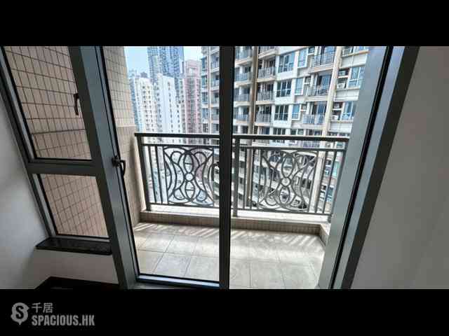 Kennedy Town - The Merton Tower 2 01