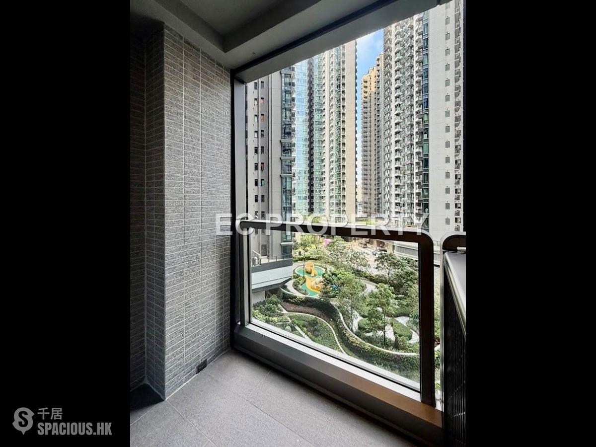 Wong Chuk Hang - The Southside 01