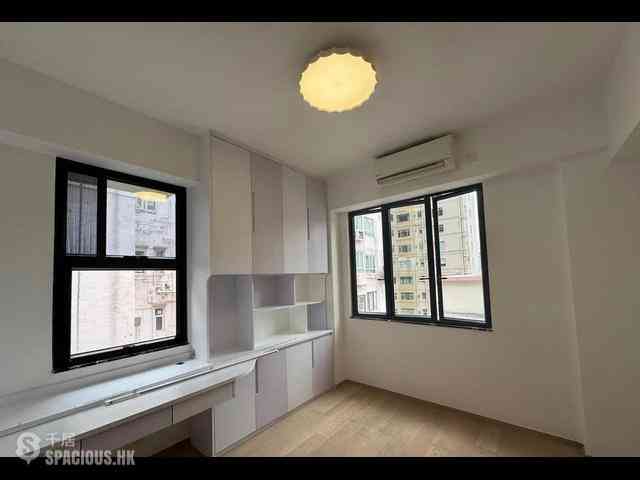 Mid Levels West - Peace Court 06