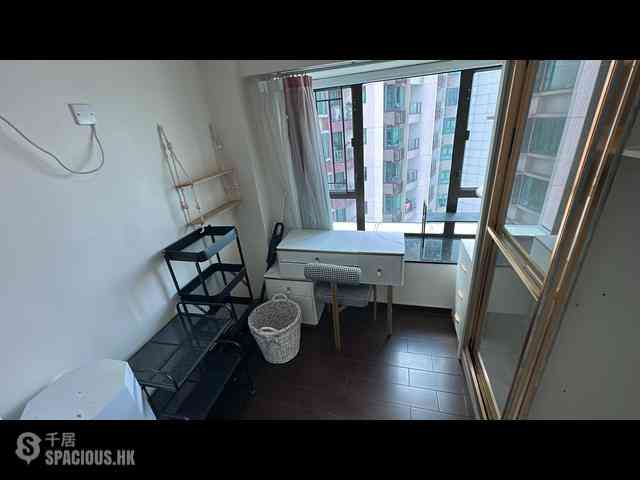 Kennedy Town - Serene Court 05