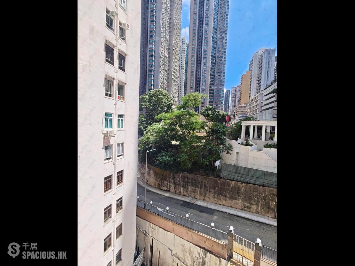 Mid Levels Central - Merry Court 01