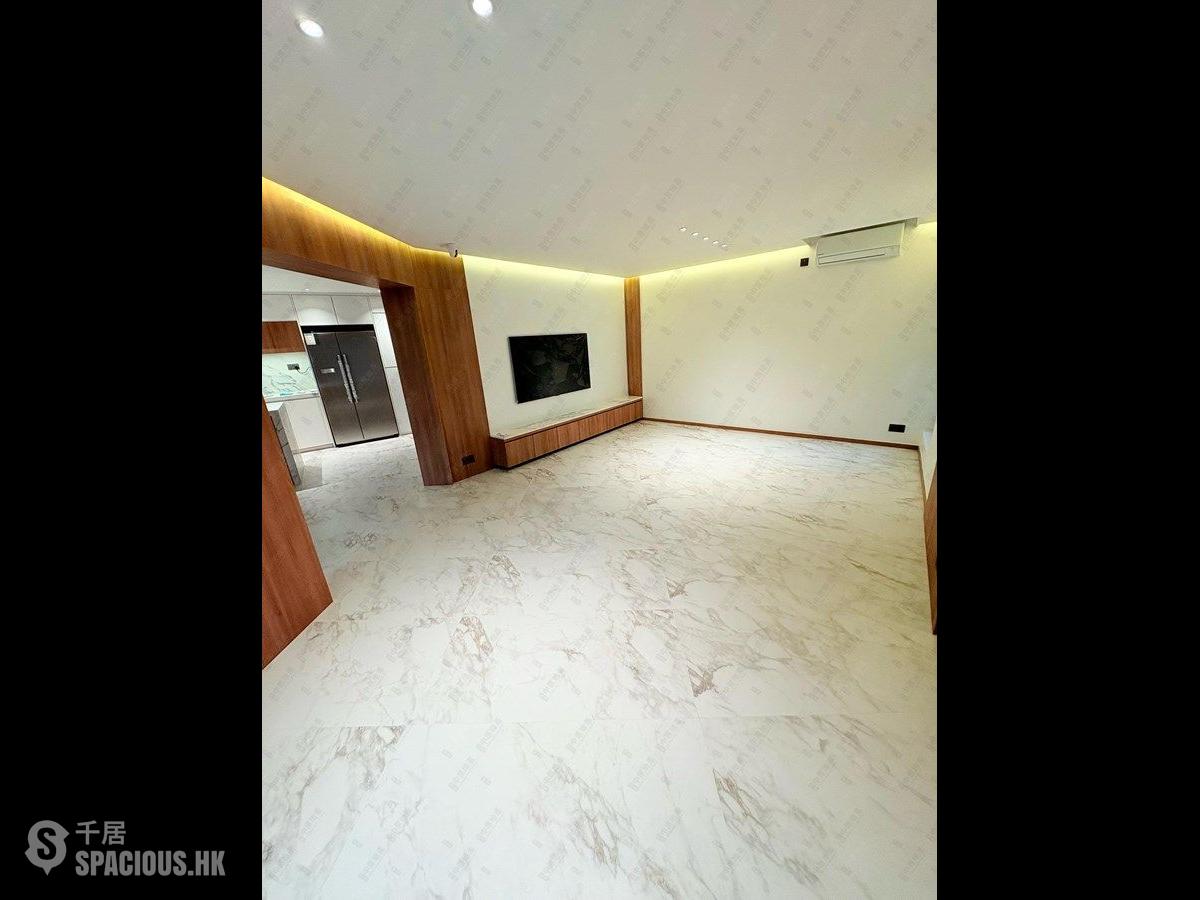 Soho - Albron Court 01