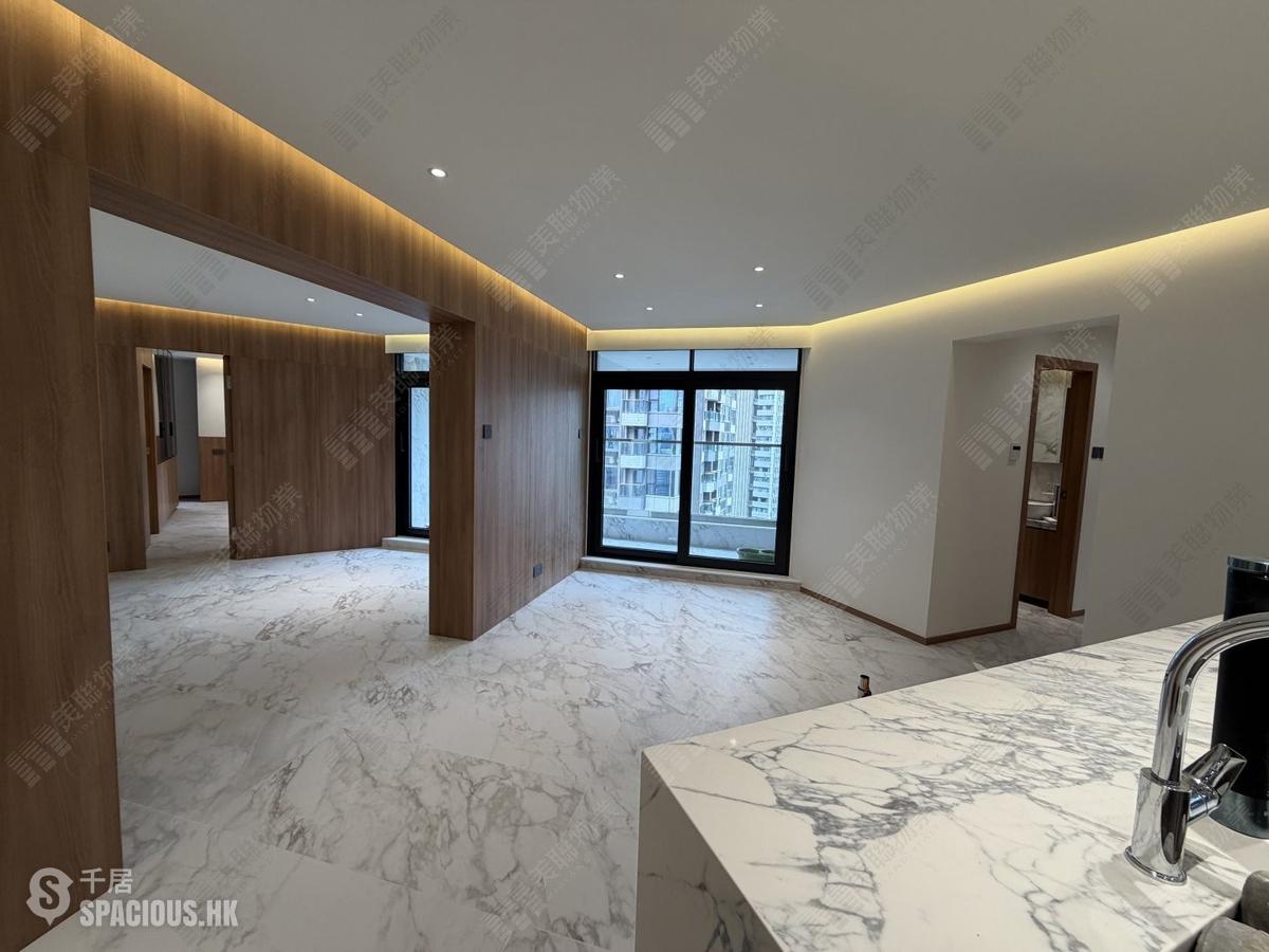 Soho - Albron Court 01