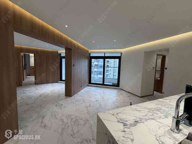 Soho - Albron Court 01