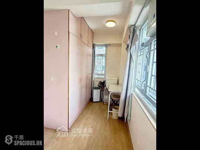 Soho - King Ho Building 06
