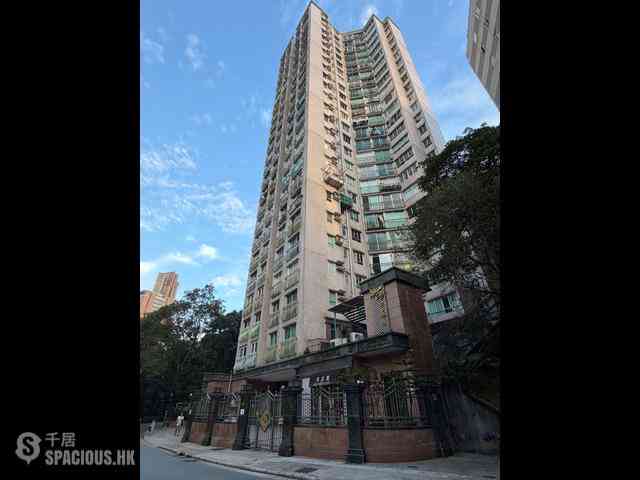 Mid Levels West - Skyview Cliff 02