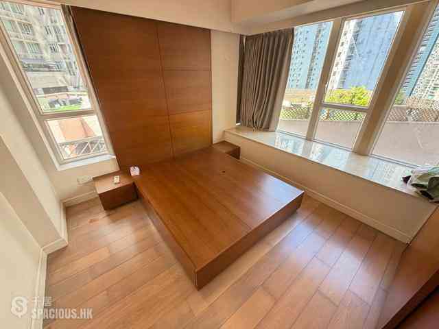 Mid Levels Central - The Icon 05