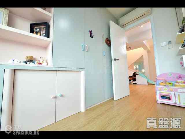 Yau Ma Tei - King's Park Villa 11
