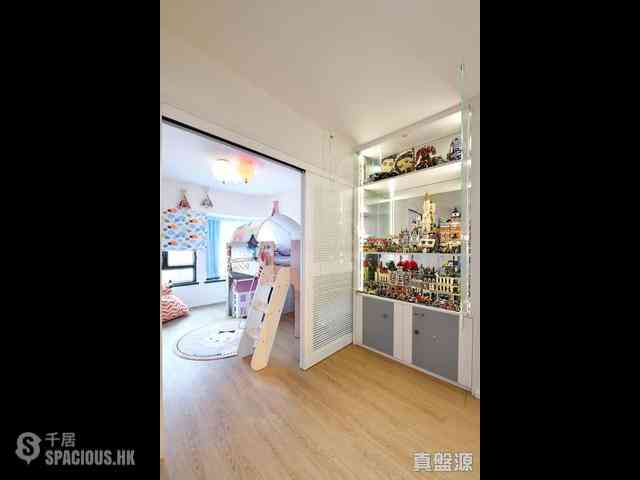 Yau Ma Tei - King's Park Villa 14