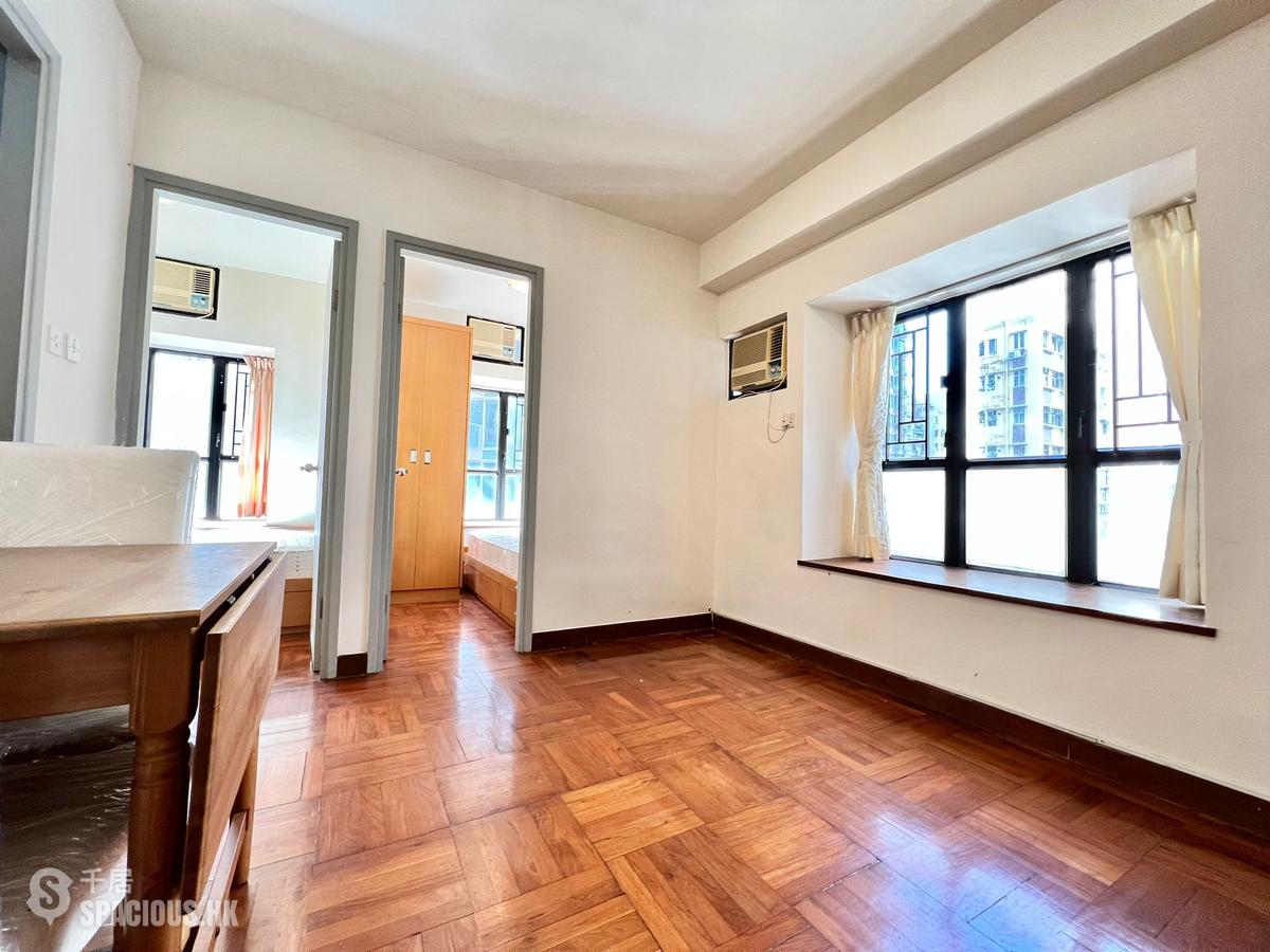 Wan Chai - Tai Yuen Court 01